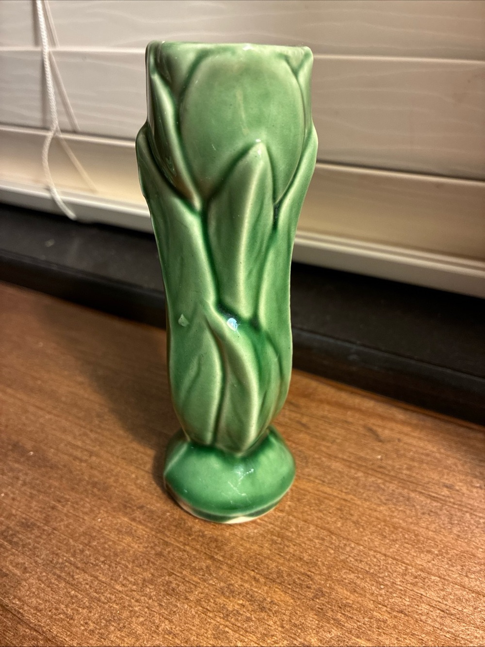 Shawnee Pottery Vintage Tulip Bud Vase USA #1115 Green 5 inch
